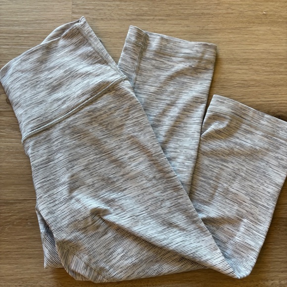 Lululemon Wunder Under High-Rise 1/2 Tight *Luxtreme 17" Size 4 - Picture 2 of 4